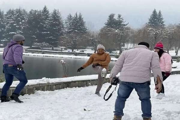 Gulmarg, Pahalgam, Srinagar 6 Days Kashmir Couple/Group/Family Tour Package