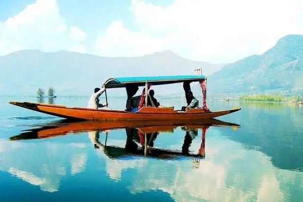 Kashmir Tour package 4 Days Couple/Group/Family tour Package
