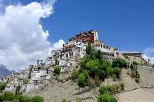 Vaishno Devi | Gulmarg | pahalgam | Srinagar 8 Days Kashmir Couple/Group/Family Tour Package.